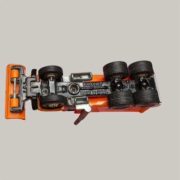 ERTL Hazard Orange DOT Snow Plow Truck Diecast 1:64 (SKU: 264TO) - Picture 6 of 7